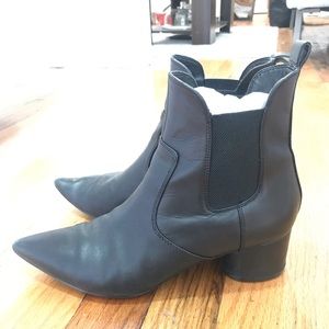 Kendall and Kylie pointed leather Chelsea boot